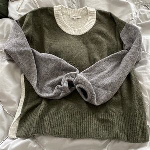 Block color sweater with balloon sleeves